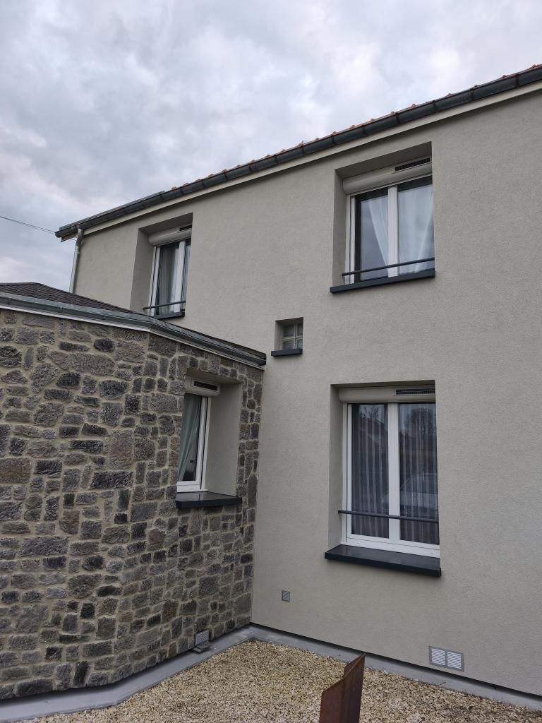 Isolation de façade à Reims : maison isolée par l’extérieur par Abic Bâtiment, artisan expert en rénovation énergétique et isolation thermique à Reims et ses alentours.