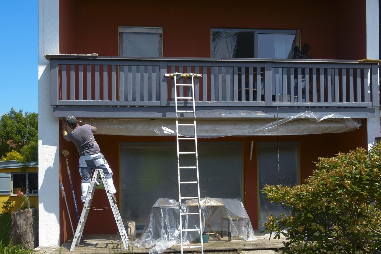 Artisan RGE réalisant une peinture de façade à Reims, services professionnels avec matériaux durables et finitions impeccables